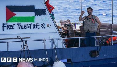 "Estamos entrando en una zona de riesgo": las imágenes de la flotilla internacional con ayuda humanitaria para Gaza que se acerca a aguas controladas por Israel