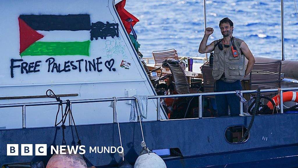 "Estamos entrando en una zona de riesgo": las imágenes de la flotilla internacional con ayuda humanitaria para Gaza que se acerca a aguas controladas por Israel