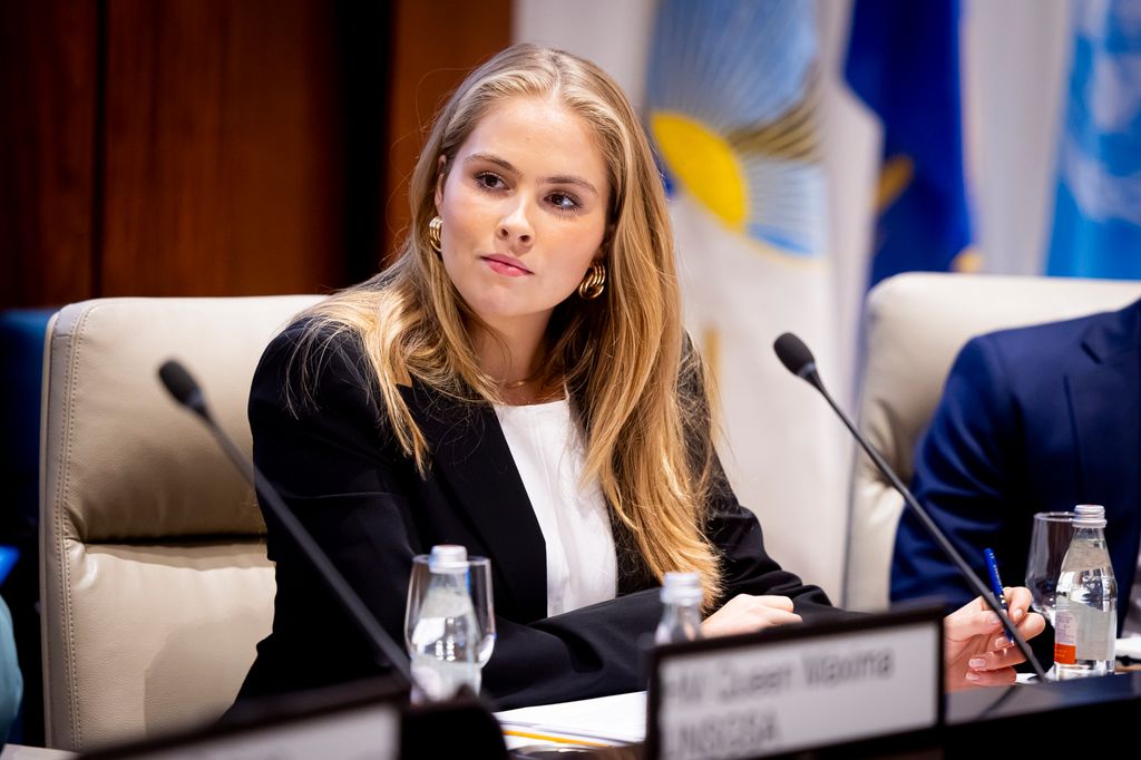 La reina Máxima y la princesa Amalia  llegan a la Corporación Financiera Internacional en Washington D. C.