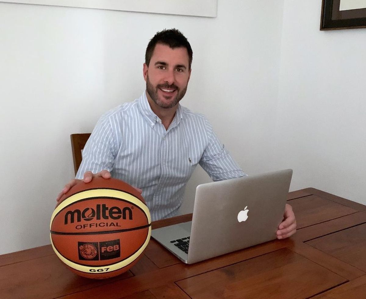 Luis Arbalejo, en su despacho del CT, en Alicante, antes de marcharse al Valencia Basquet.
