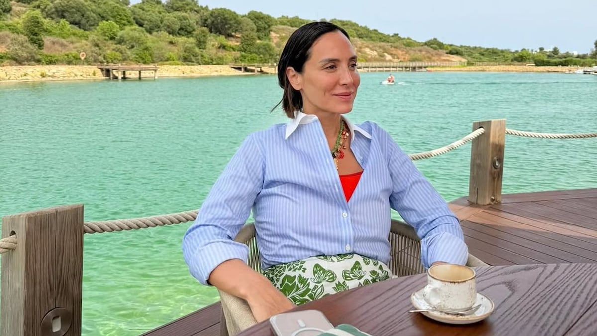 en 'topless' y exprimiendo los últimos días del verano en Sotogrande