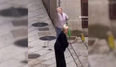 La surrealista pelea de dos mujeres entre escobas y gas pimienta en Ourense se vuelve viral: "No paro de reír"