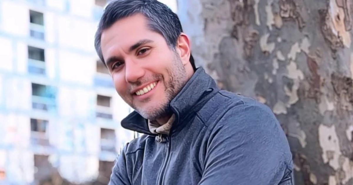 El periodista que hizo llorar a Scaloni reveló un drama personal: sobrevive manejando para una aplicación y le sacaron el auto por falta de pago