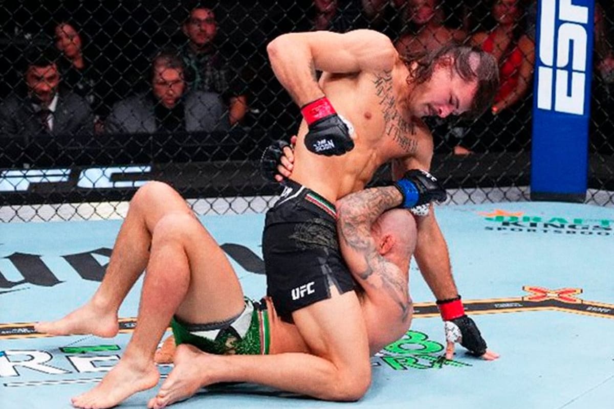 El tremendo nocaut en la UFC que terminó con uno de los luchadores bañado en sangre