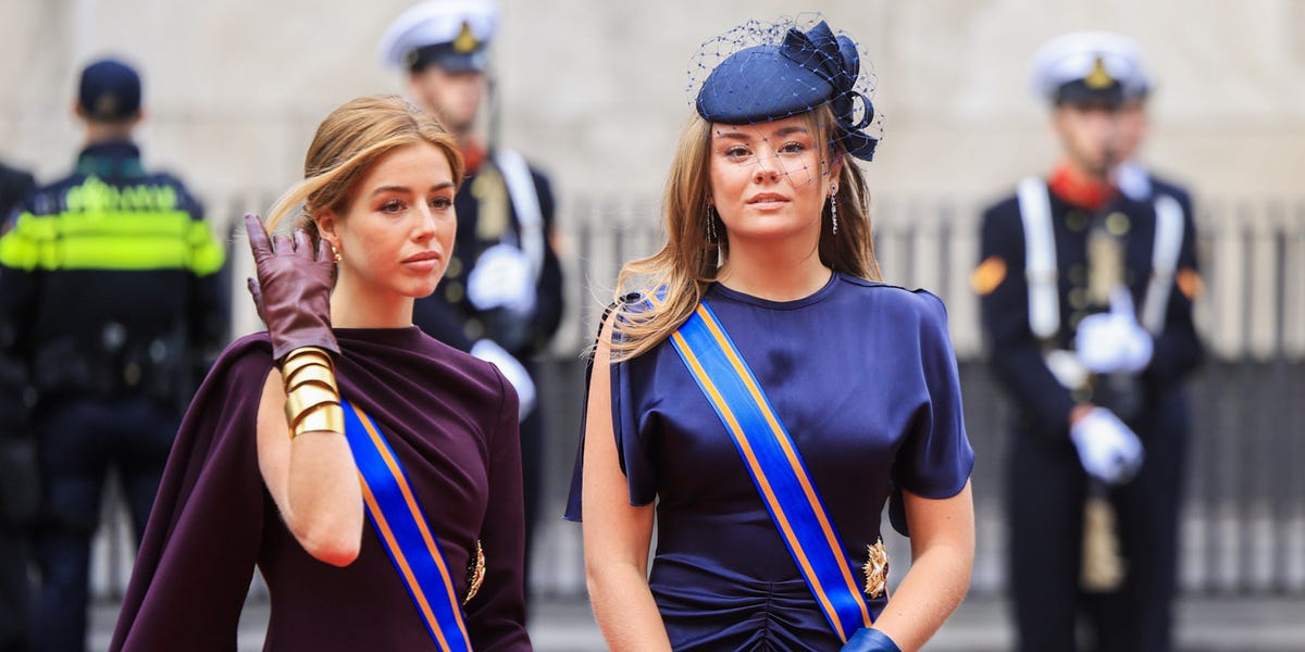Alexia de Holanda sorprende confiando en la moda española para su último estilismo con vestido de gala burdeos