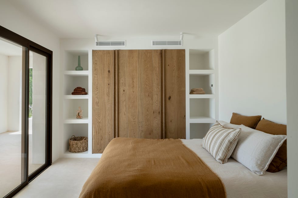 casa de campo moderna con decoración en blanco