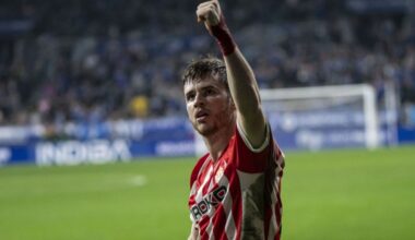 El Sporting trabaja en recurrir las 3 polémicas tarjetas amarillas de Almería - La Voz de Asturias