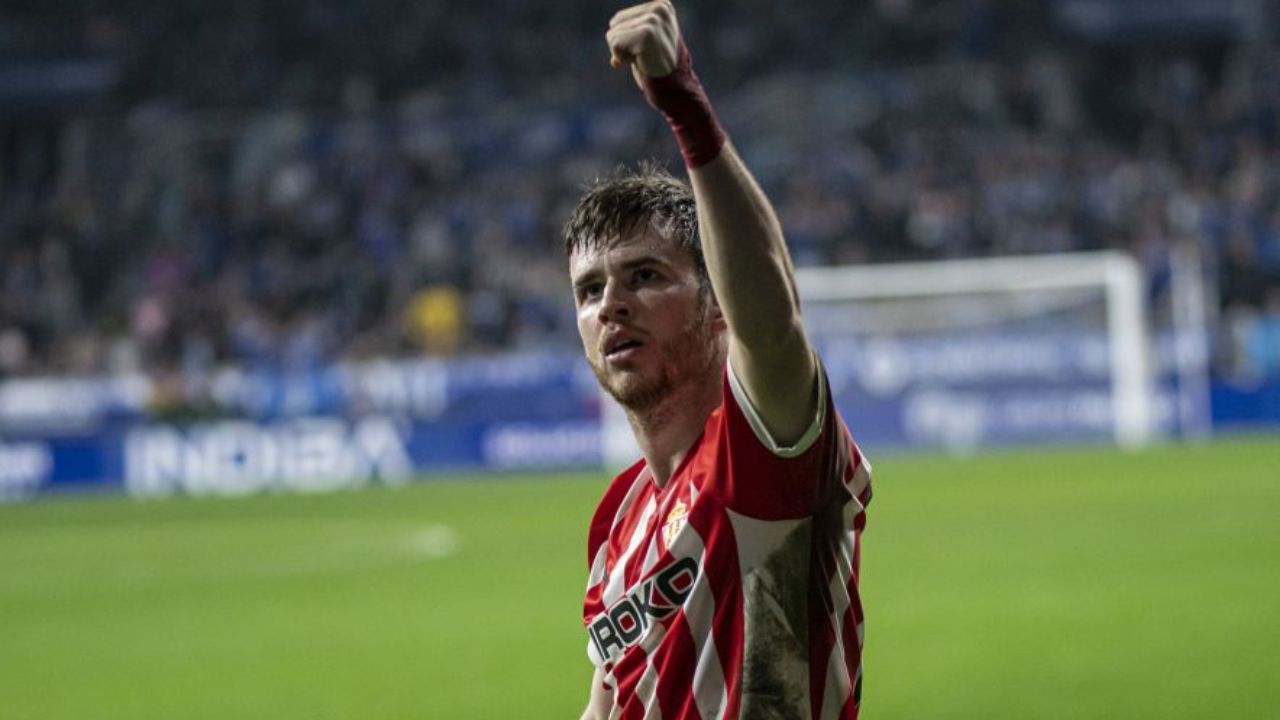 El Sporting trabaja en recurrir las 3 polémicas tarjetas amarillas de Almería - La Voz de Asturias