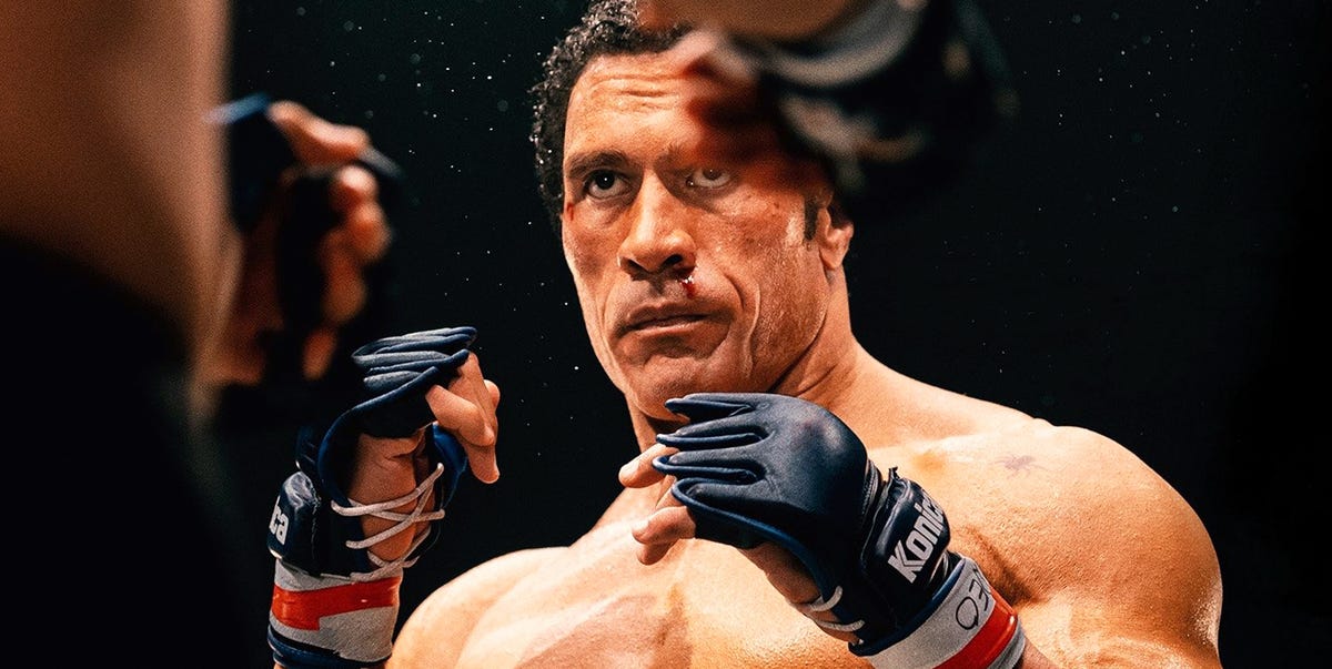 Dwayne Johnson sublima el dolor y la gloria de los gladiadores modernos en 'The Smashing Machine'