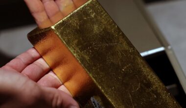 El oro toca máximos históricos por apuestas a nuevos recortes de tasas, antes de discurso de Powell