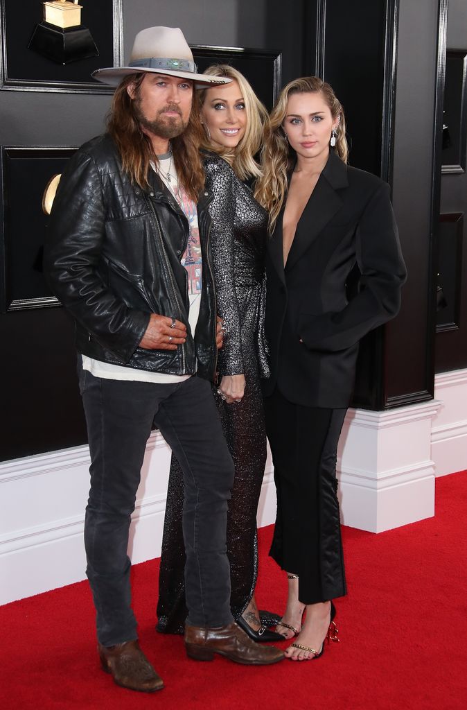 Billy Ray Cyrus junto a su exmujer, Tish Cyrus, con las que estuvo casado 28 años, y su hija, Miley Cyrus