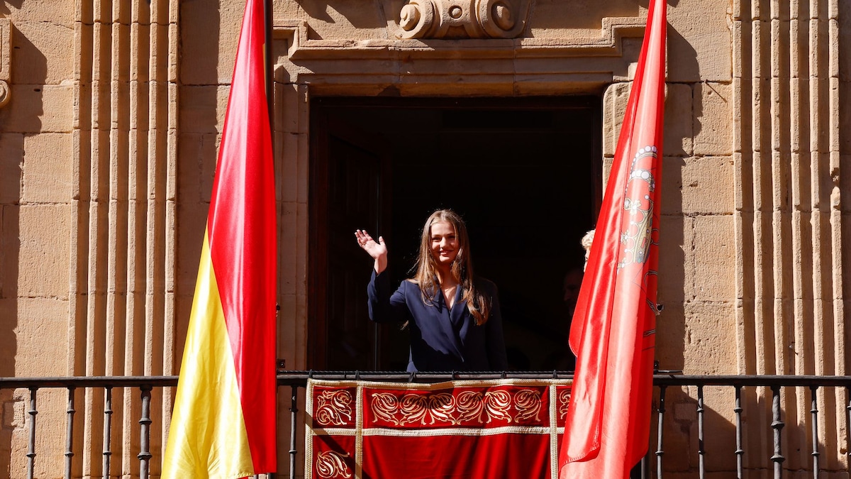 La princesa Leonor saludando "a su reino", la imagen de un día histórico en Viana
