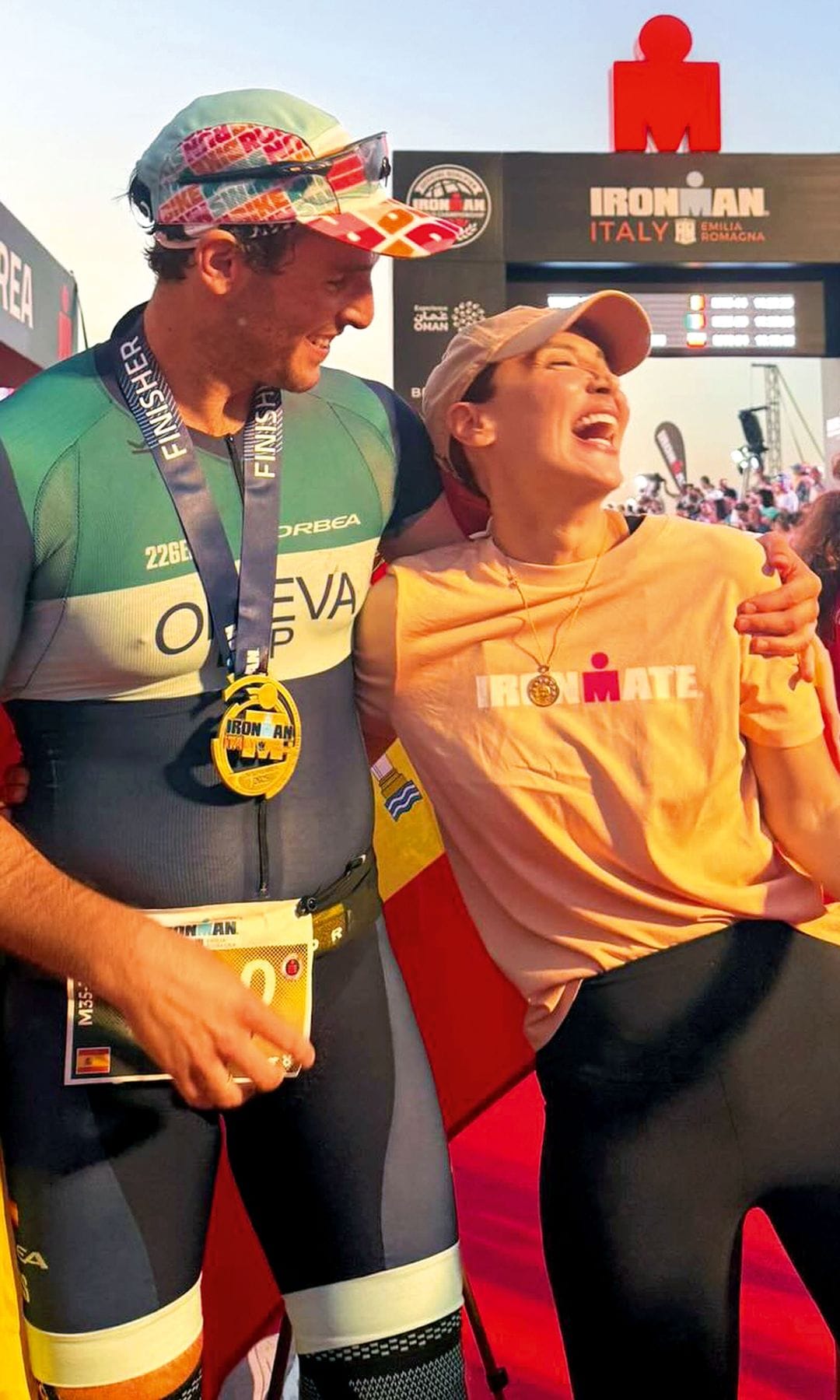 Tamara apoyando a Íñigo Onieva en el último Ironman, en Italia