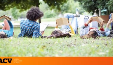 Qué es una 'silent reading party', la nueva moda en Barcelona de la que todo el mundo habla