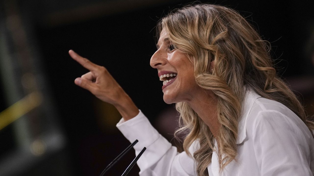Yolanda Díaz contraataca en tiempo récord al iniciar los trámites para endurecer el registro de jornada - La Voz de Galicia