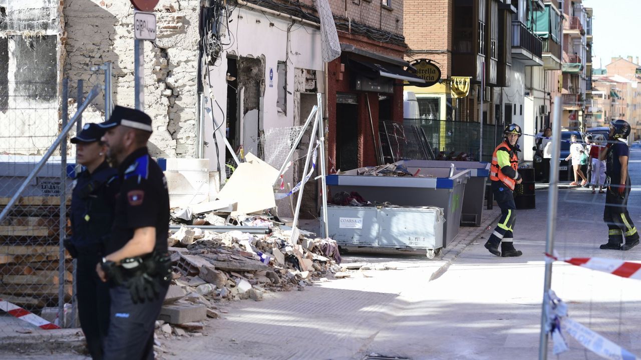 Hallan un segundo cadáver 48 horas después entre los escombros de la explosión del bar de Vallecas - La Voz de Galicia