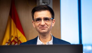 El presidente de RTVE muestra los ocho minutos de oro de Buenafuente y se acuerda así de Jimmy Kimmel
