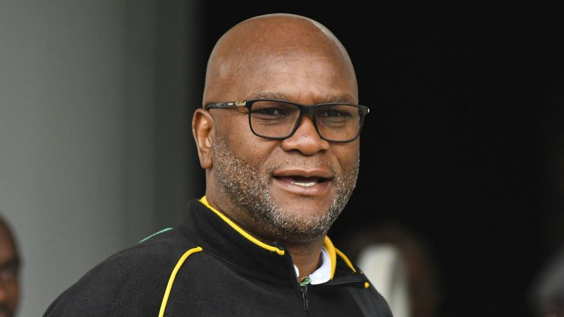 El embajador de Sudáfrica en Francia fue hallado muerto al pie de un rascacielos en París