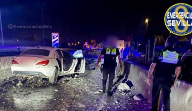 Aparatoso accidente en Sevilla con cuatro heridos tras salirse de la vía un coche en la A-92 sentido Torreblanca