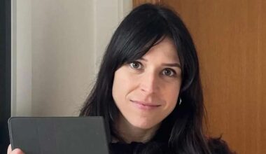 "Si tu puerta de entrada da directamente al salón, puedes poner una librería abierta. Pasa la luz, pero da cierta intimidad"