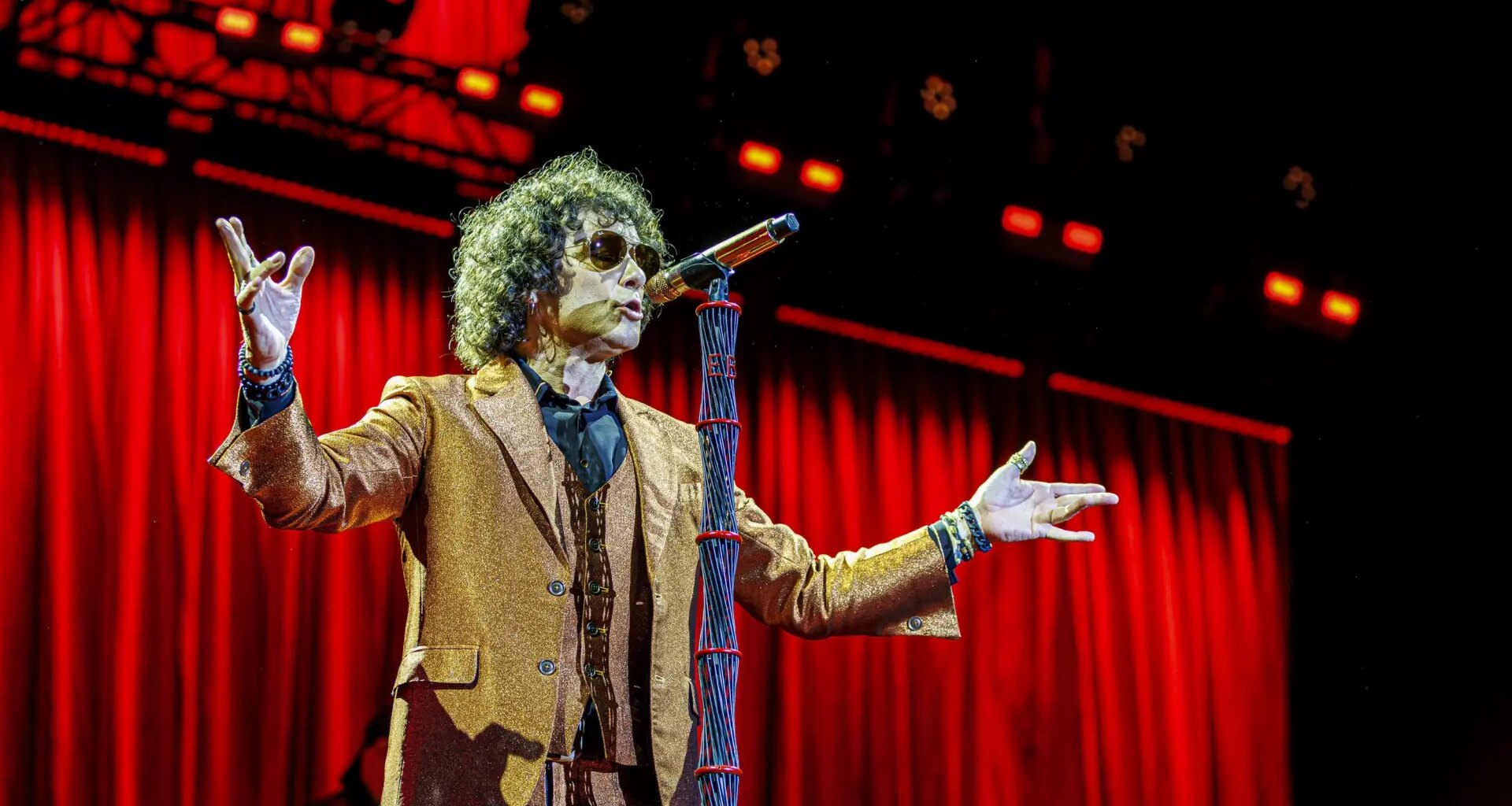 Bunbury y su Huracán desatan en Zaragoza una tormenta de oficio y nostalgia