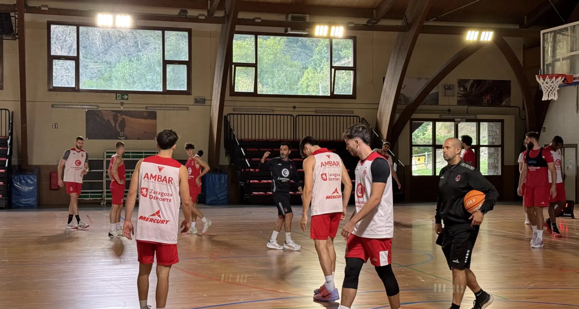 novatadas a los canteranos en la concentración de Benasque