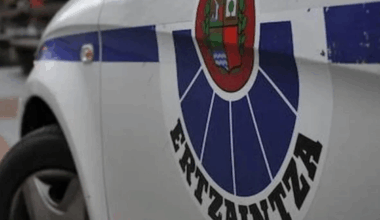 Detenidos dos hombres por agredir sexualmente a una mujer que dormía en un pabellón de Bilbao