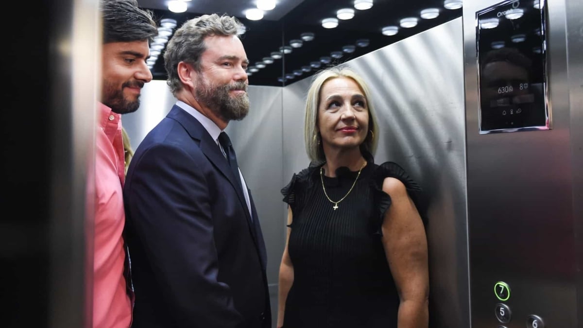 Espinosa ficha a ex del PP, de Vox y próximos a Ayuso para Atenea