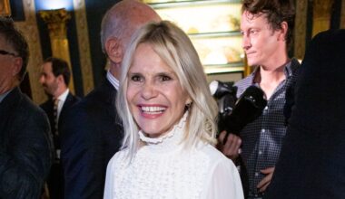 Eugenia Martínez de Irujo deslumbra con el conjunto de dos piezas, elegante y favorecedor, que van a querer las invitadas de otoño