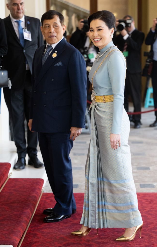 El rey de Tailandia, Rama X, con la reina Suthida