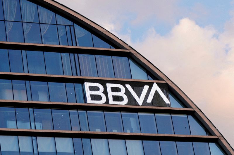 El consejero delegado del Sabadell espera que el BBVA presente una oferta mejorada por el banco