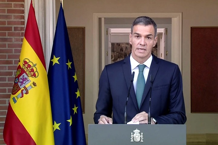 El presidente del gobierno de España, Pedro Sánchez, se enfrenta al primer ministro de Israel, Benjamin Netanyahu, por la guerra en Gaza. Foto: EFE  