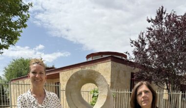 Las esculturas premiadas salen a las calles de Villamayor de Armuña