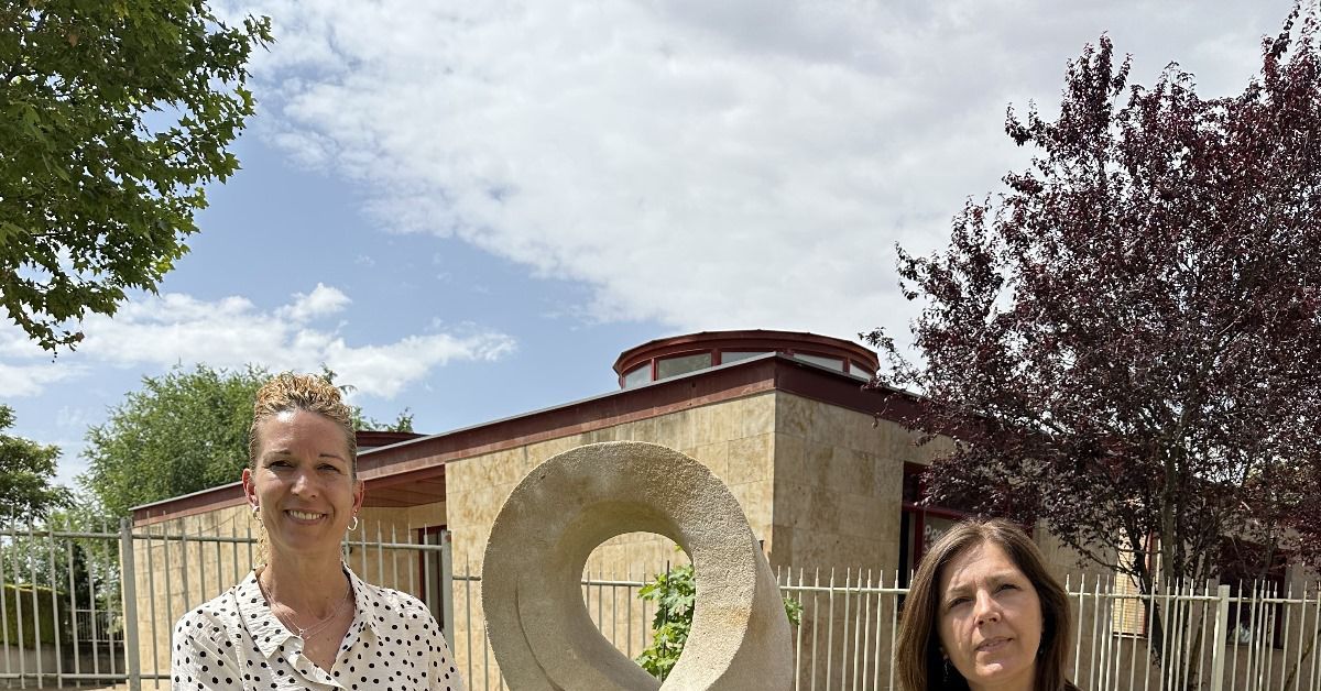 Las esculturas premiadas salen a las calles de Villamayor de Armuña