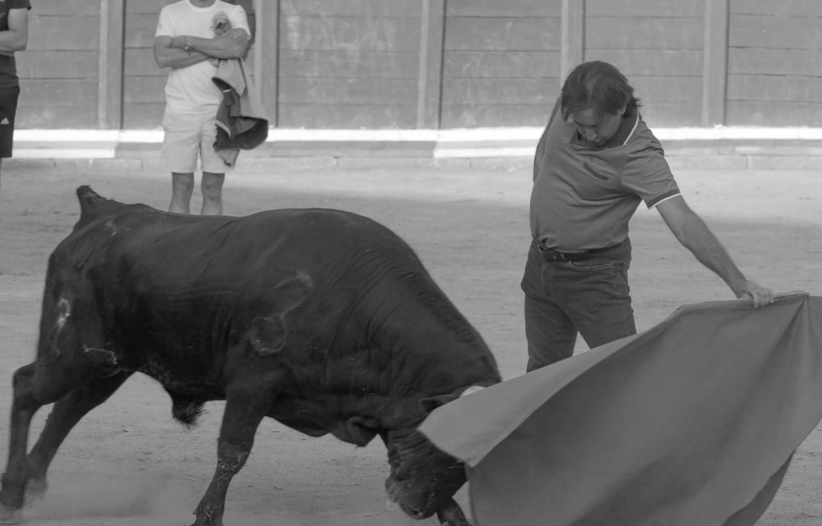 Raúl Alonso, toreando al natural en la Fuente de Vino celebrada en la plaza de toros de Toro.