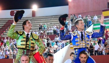 El Fandi y Escribano, a hombros entre la alegría de Utrera