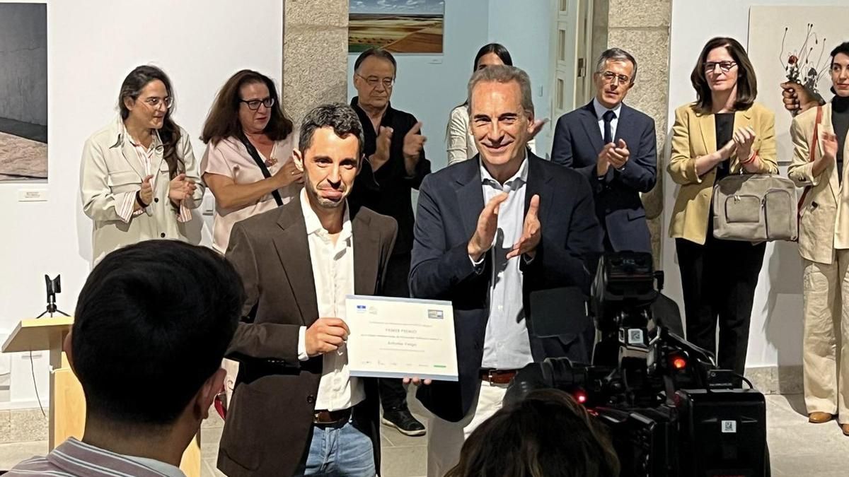 Entrega del primer premio a Antonio Veiga.