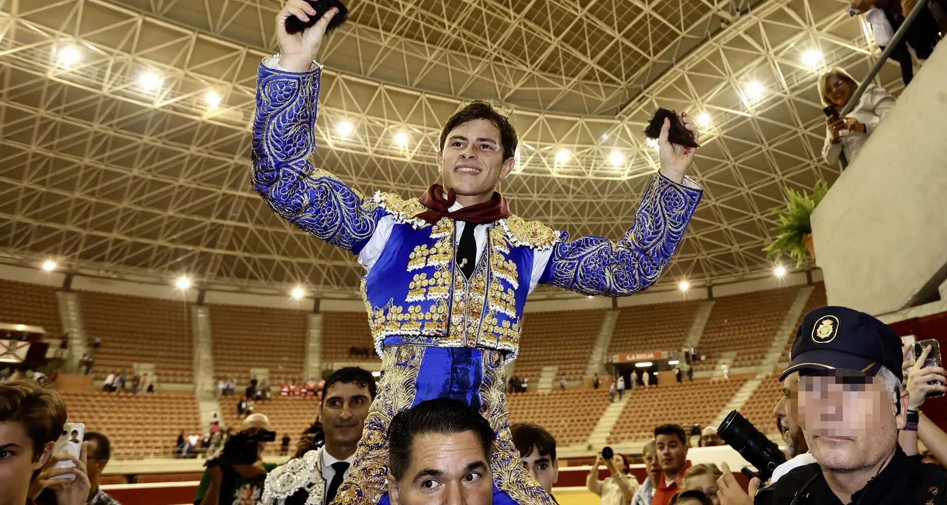 El torero aragonés Aarón Palacio sigue de dulce y triunfa en Logroño