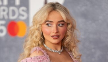 Sabrina Carpenter revive a un ícono de los 2000 en su nuevo video 'Tears'