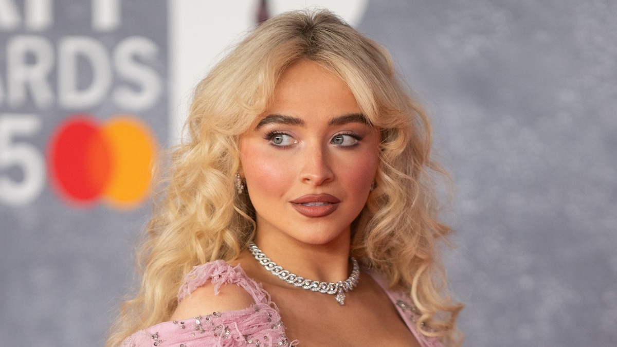 Sabrina Carpenter revive a un ícono de los 2000 en su nuevo video 'Tears'