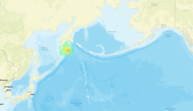 Cancelan alerta de tsunami para un territorio de Alaska tras un sismo de magnitud 7,8 en el extremo oriente de Rusia