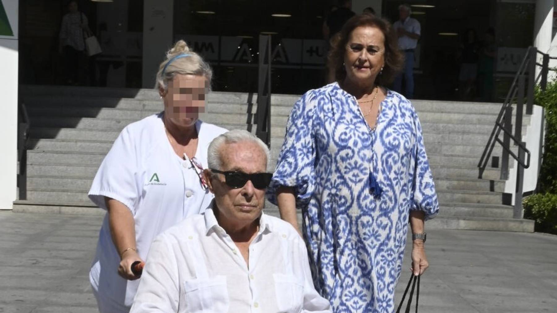 Curro Romero recibe el alta tras superar una neumonía a sus 91 años