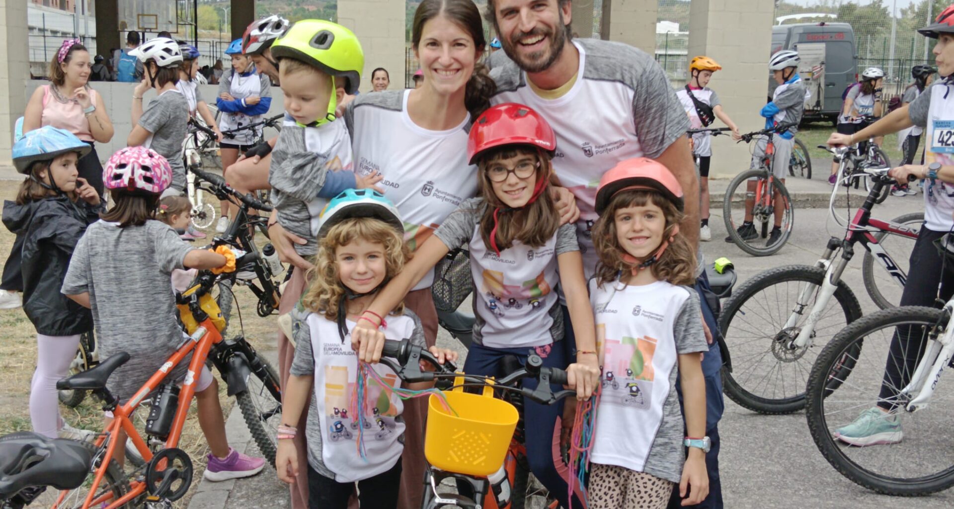 FOTOGALERÍA l Más de 400 ciclistas pedalean sin malos humos