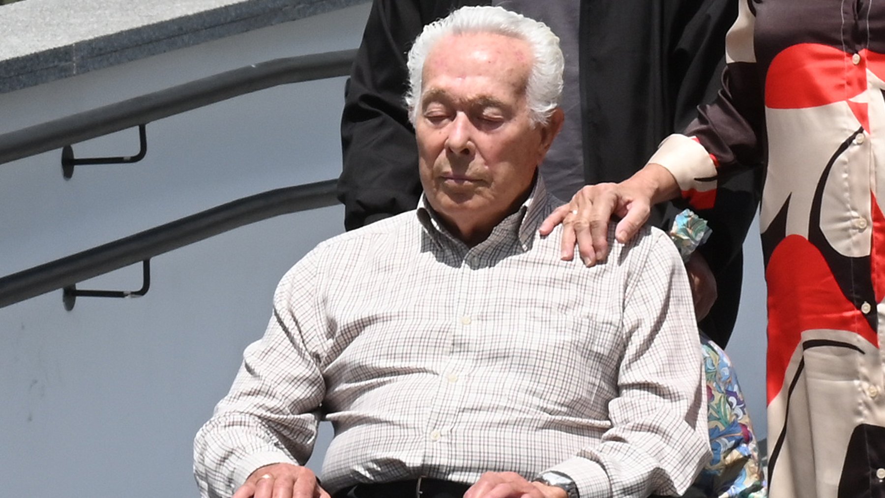 Curro Romero, ingresado en un hospital por una neumonía: los detalles