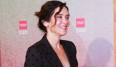 Isabel Díaz Ayuso recicla look y 'resucita' una marca desaparecida
