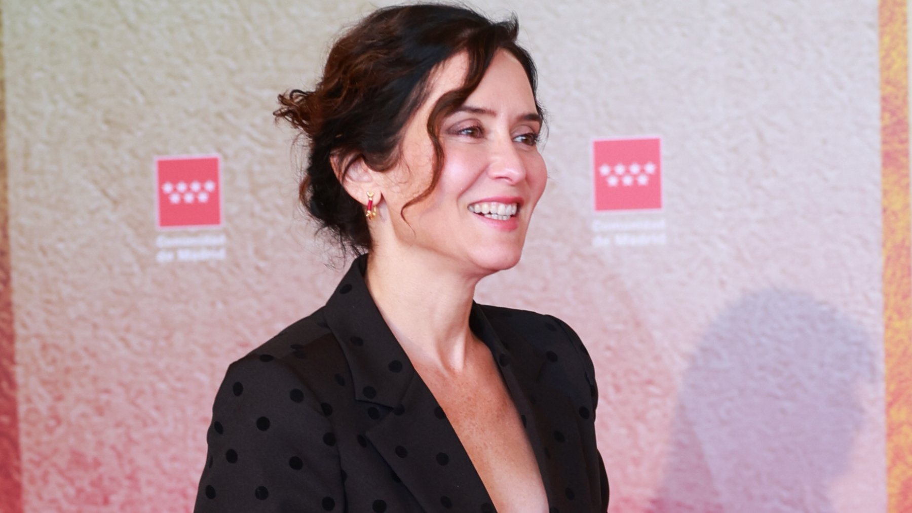 Isabel Díaz Ayuso recicla look y 'resucita' una marca desaparecida