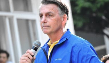 Bolsonaro pasa la noche ingresado en el hospital tras ser trasladado de urgencia