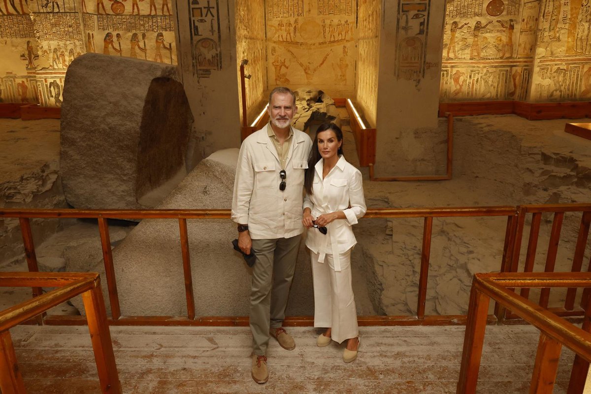 Felipe VI y Letizia completan con su visita al Valle de los Reyes su primer viaje a Egipto