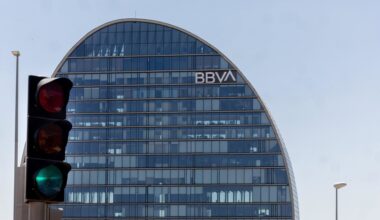 Jefferies estima un posible déficit de capital de hasta 5.000 millones para BBVA en una futura OPA por Sabadell