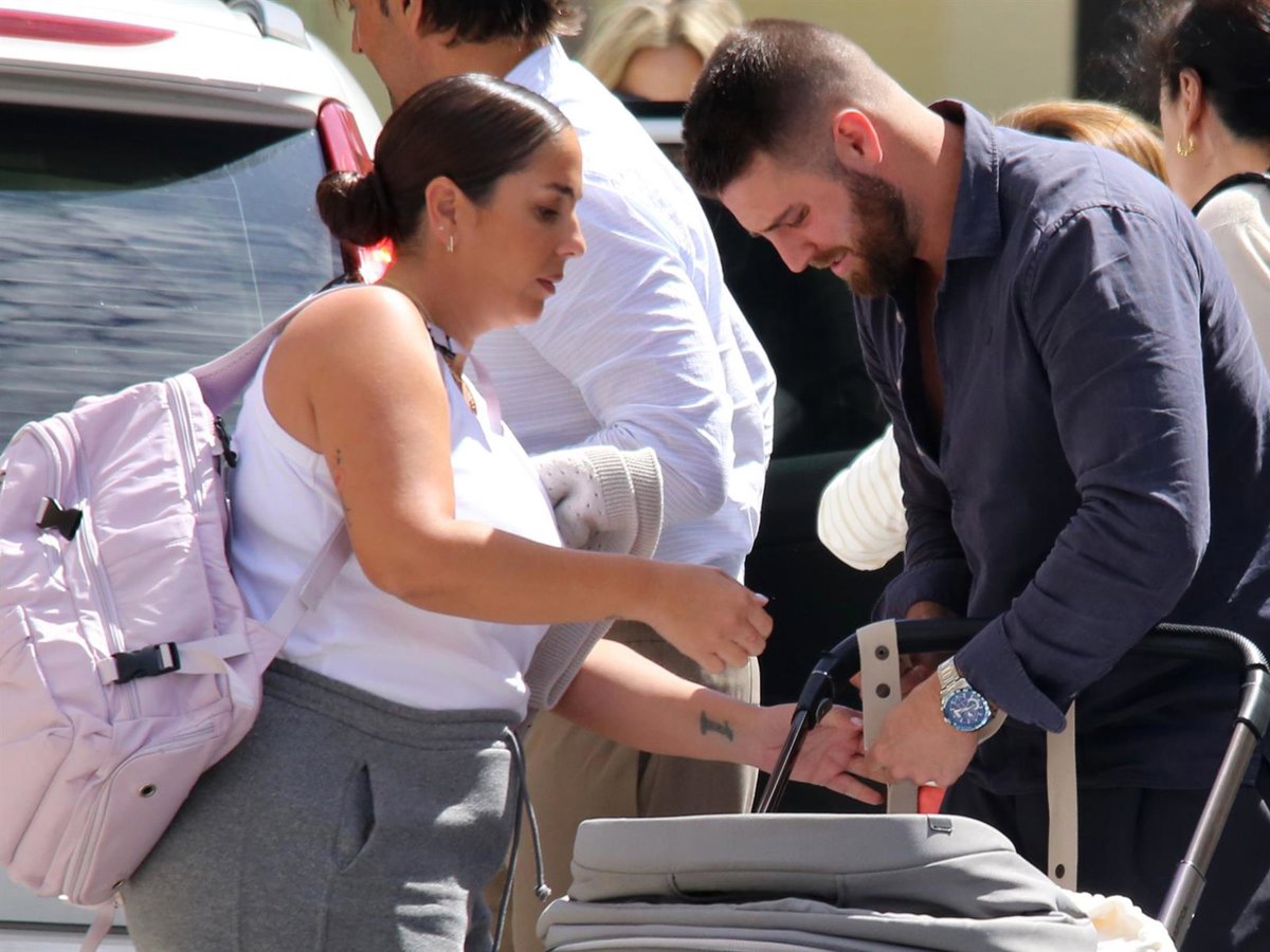 Anabel Pantoja disfruta con sus suegros, David y la pequeña Alma en Madrid